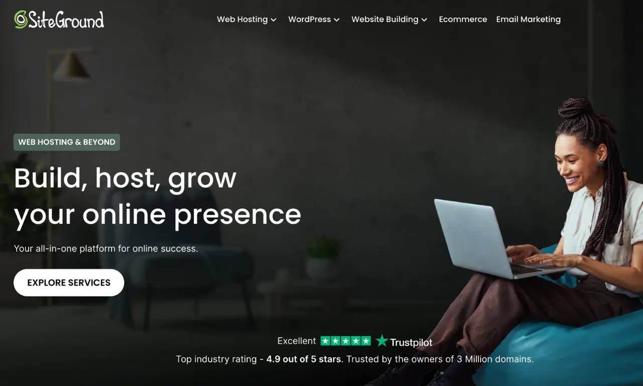 SiteGround WordPress hosting homepage showing web hosting services, website building tools, and Trustpilot rating